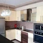 Тристаен Апартамент В Центъра На София